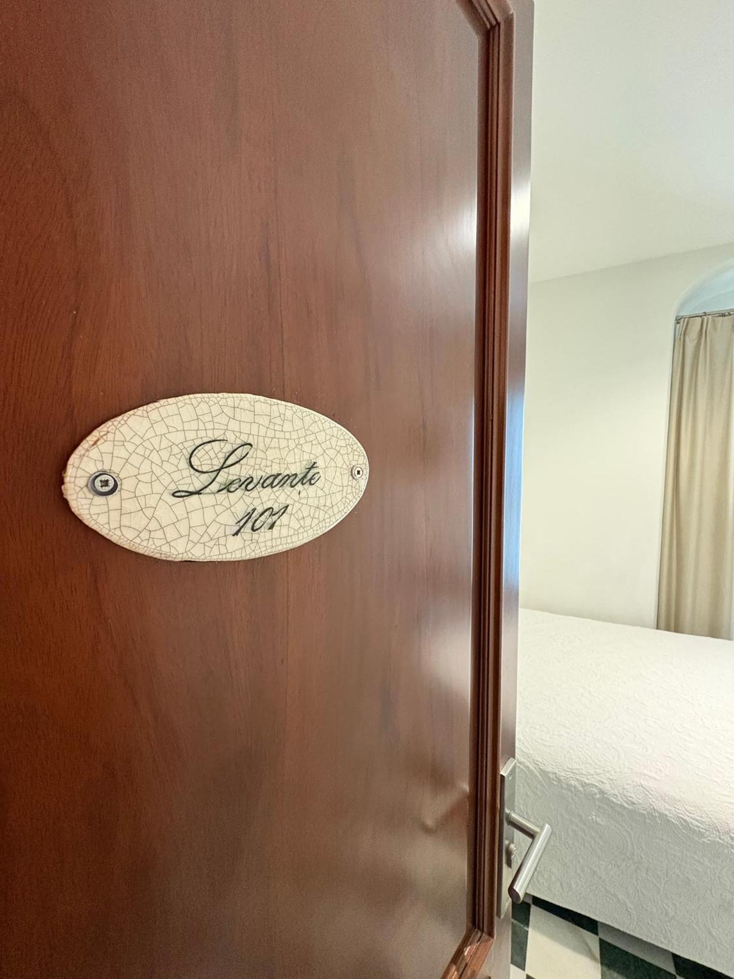 Hostal El Alojado De Velarde Коніль-де-ла-Фронтера Екстер'єр фото