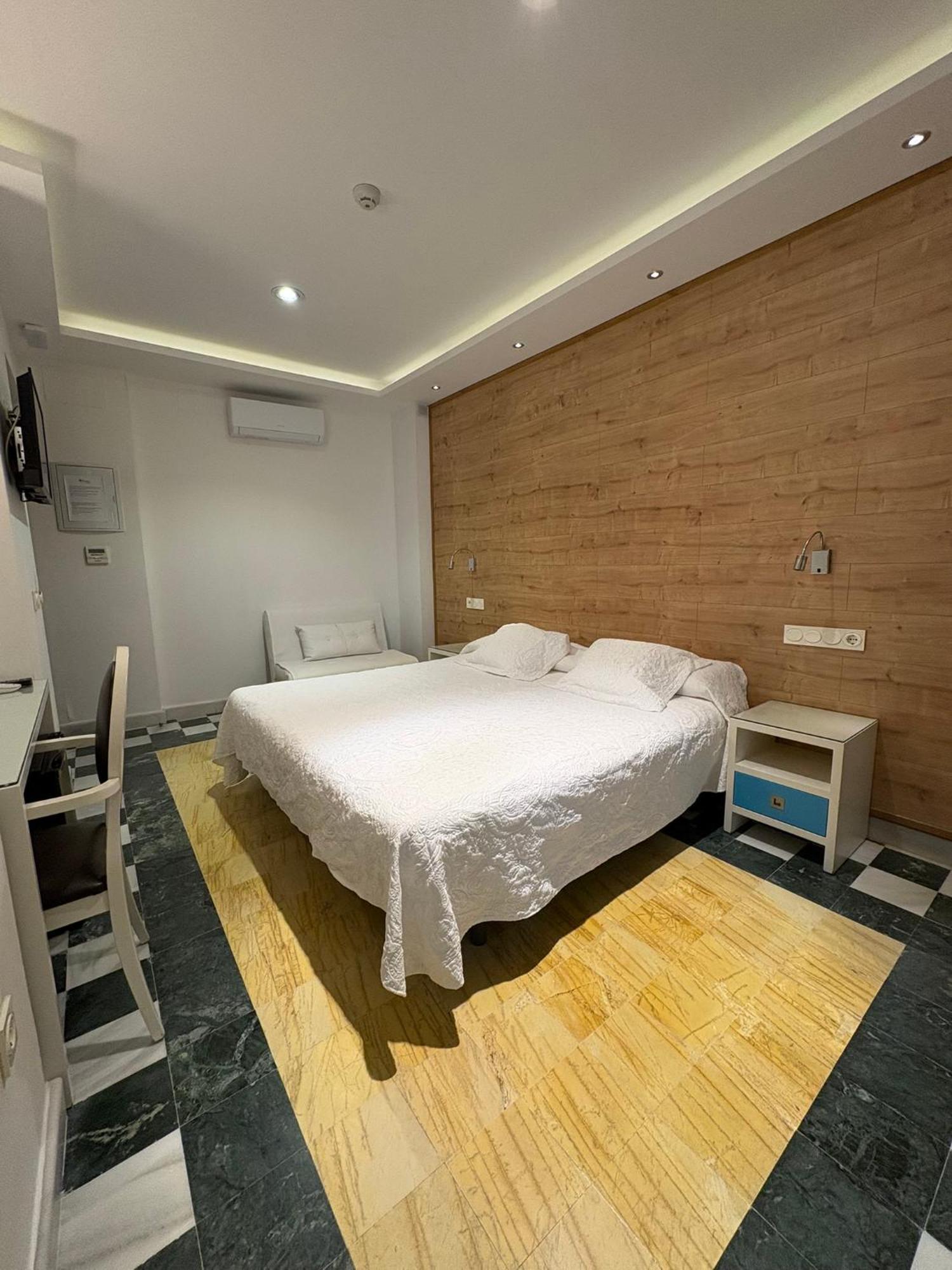 Hostal El Alojado De Velarde Коніль-де-ла-Фронтера Екстер'єр фото
