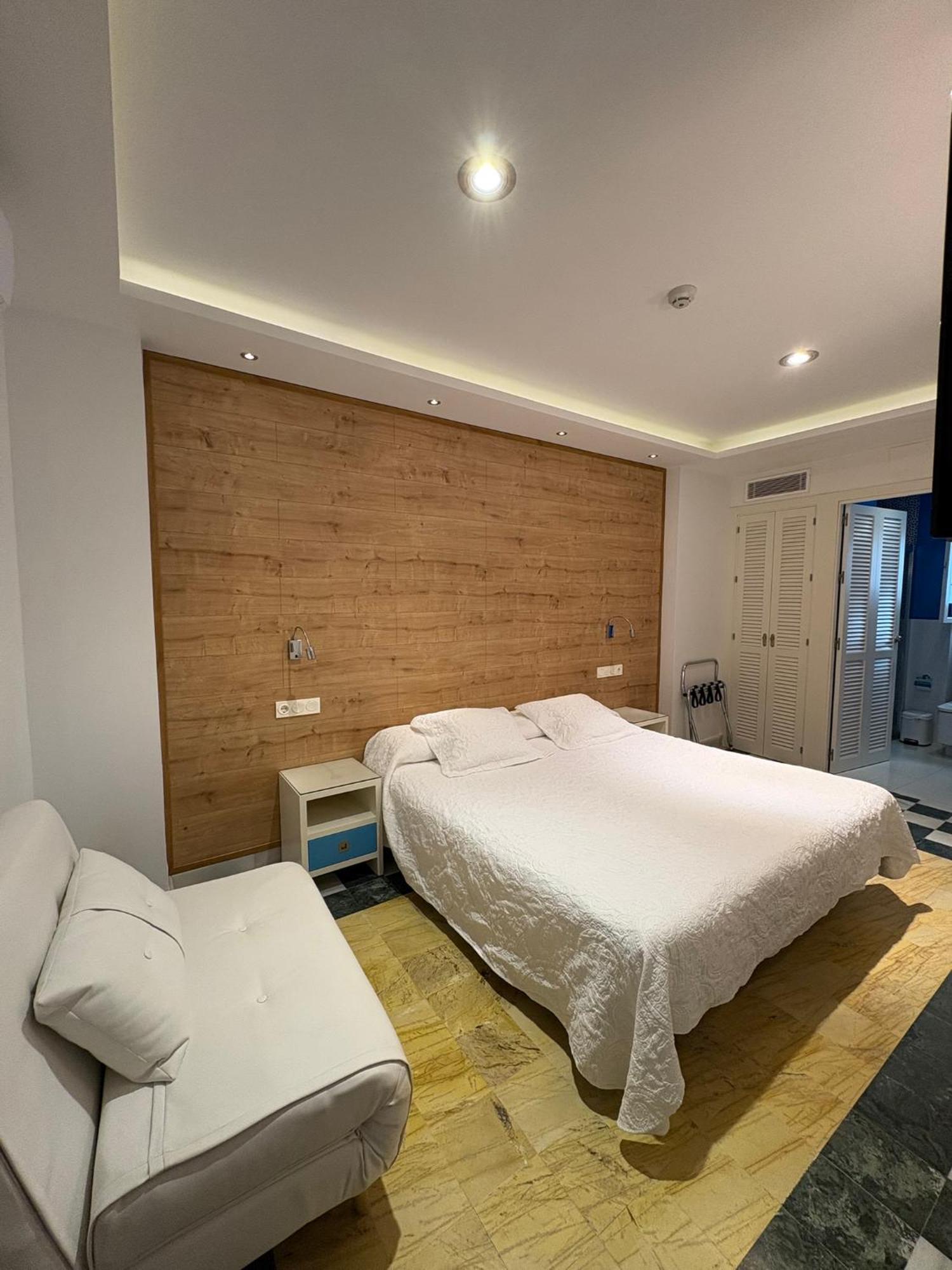 Hostal El Alojado De Velarde Коніль-де-ла-Фронтера Екстер'єр фото